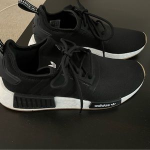 Adidas MND_R1 shoes in black